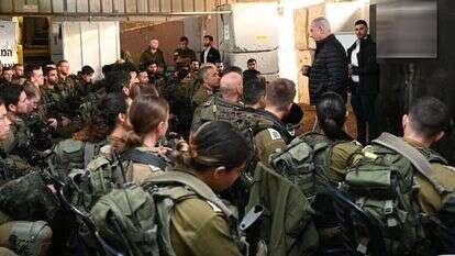 ראש הממשלה בנימין נתניהו בקורס מ"פ. | חיים צח, לע"מ