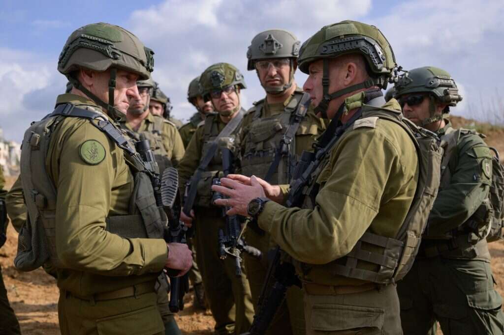 הרמטכ"ל הצי הלוי בנקודה בה התרחש אסון קריסת המבנה במרכז רצועת עזה, היום. | דובר צה"ל