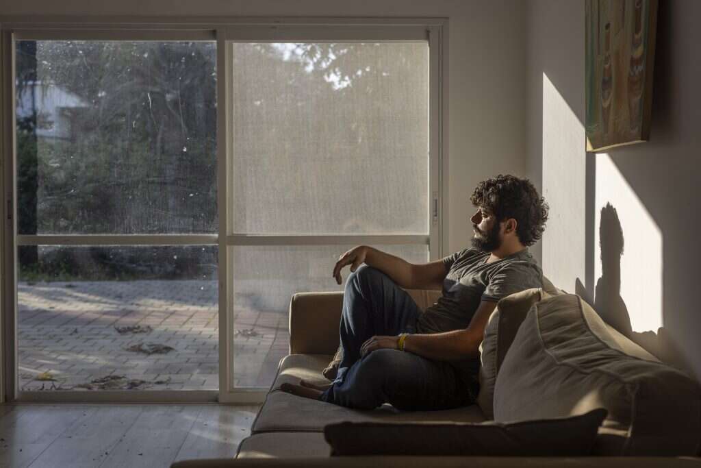 דניאל וייס, שני הוריו נרצחו בבארי. | אבישג שאר-ישוב