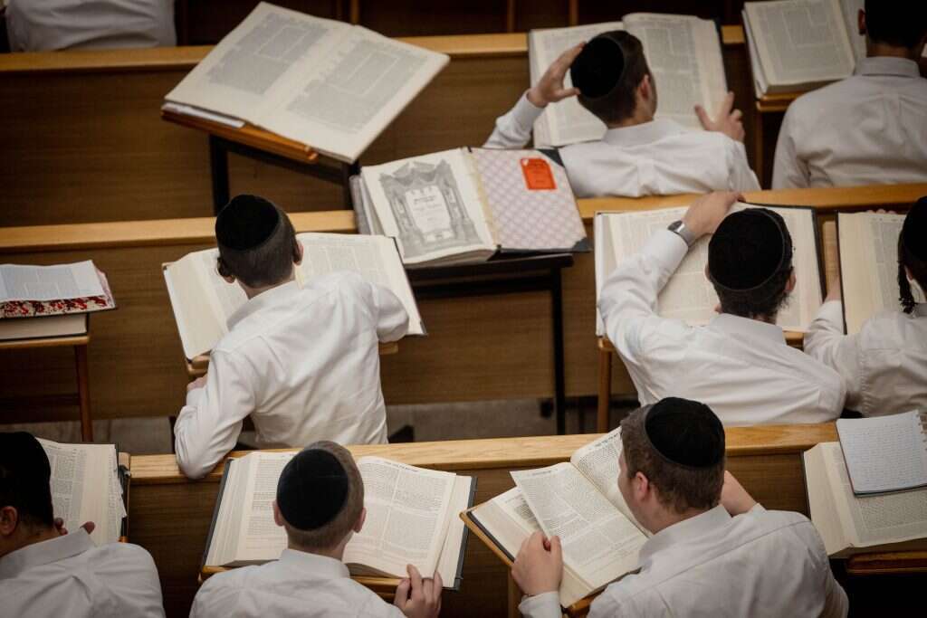 תלמידי ישיבה בבית המדרש. | חיים גולדברג - פלאש 90