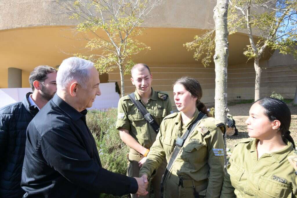 ראש הממשלה בנימין נתניהו בנטיעות באוגדת עזה. | עמוס בן גרשום, לע"מ