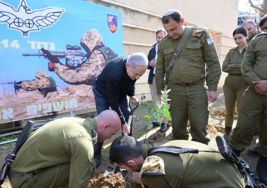 ראש הממשלה בנימין נתניהו בנטיעות באוגדת עזה. | עמוס בן גרשום, לע"מ