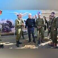 ראש הממשלה בנימין נתניהו בנטיעות באוגדת עזה. | עמוס בן גרשום, לע"מ