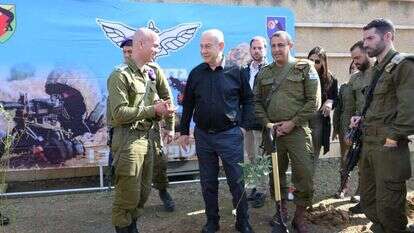 ראש הממשלה בנימין נתניהו בנטיעות באוגדת עזה. | עמוס בן גרשום, לע"מ