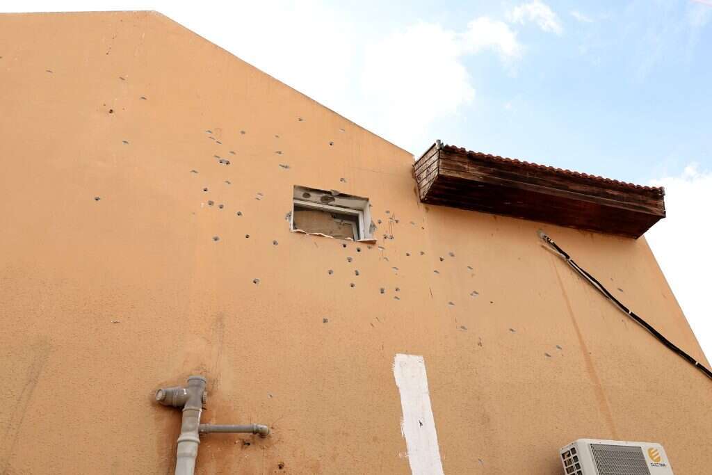 "המחבלים באו לכאן כדי למות". חלון האמבטיה בביתם של רחל ודוד. | מיכל אמזלג, לע"מ