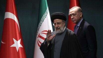 נשיא טורקיה רג'פ טאיפ ארדואן נפגש עם נשיא איראן איברהים ראיסי | EPA נשיא טורקיה רג'פ טאיפ ארדואן נפגש עם נשיא איראן איברהים ראיסי | EPA