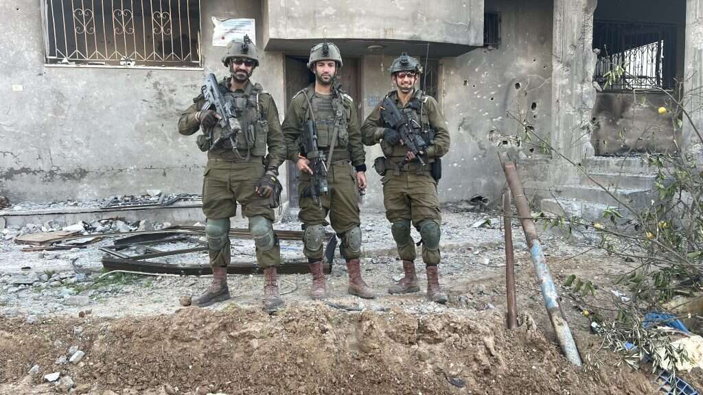 המוטיבציה גבוהה. סא"ל מלול (במרכז) ולוחמיו בג'באליה. | נועם אמיר