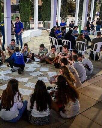 חברים בתנועות הנוער השונות בישראל במעגלי שיח בכיכר רבין. | אבשלום ששוני, פלאש 90 חברים בתנועות הנוער השונות בישראל במעגלי שיח בכיכר רבין. | אבשלום ששוני, פלאש 90