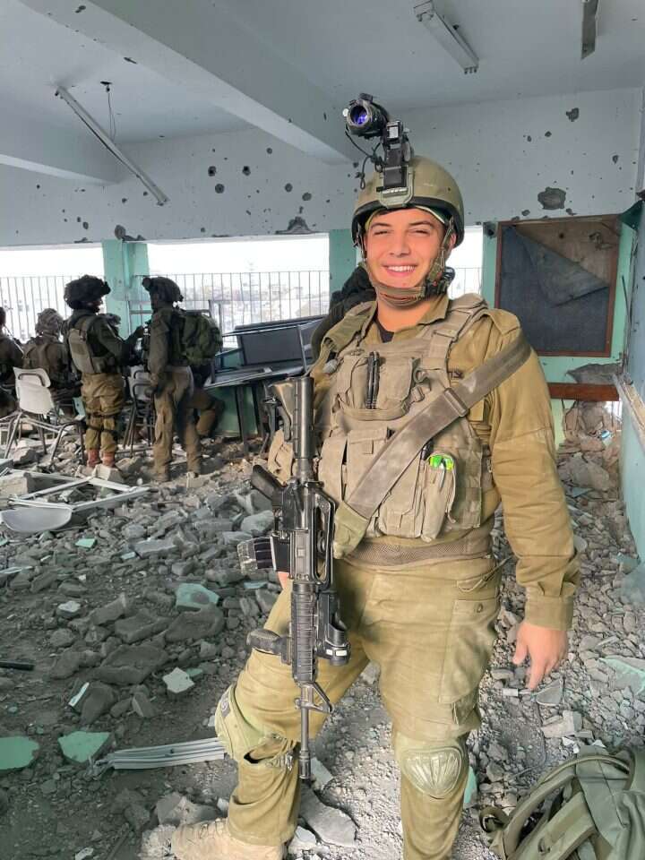 דביר סאסי בבית הספר של אונר"א