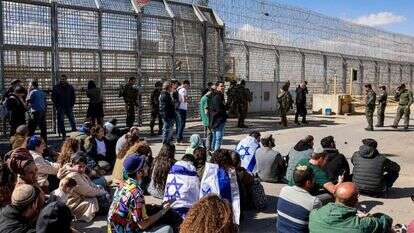 מפגינים חוסמים את מעבר ניצנה, בסוף חודש ינואר. | AFP