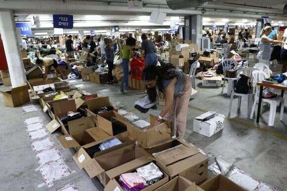 המרכז הלוגיסטי של אחים לנשק באקספו תל־אביב. | סיון פרג'