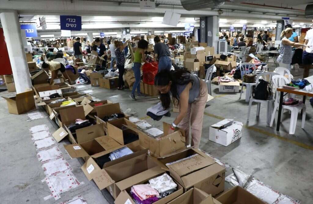 המרכז הלוגיסטי של אחים לנשק באקספו תל־אביב. | סיון פרג'