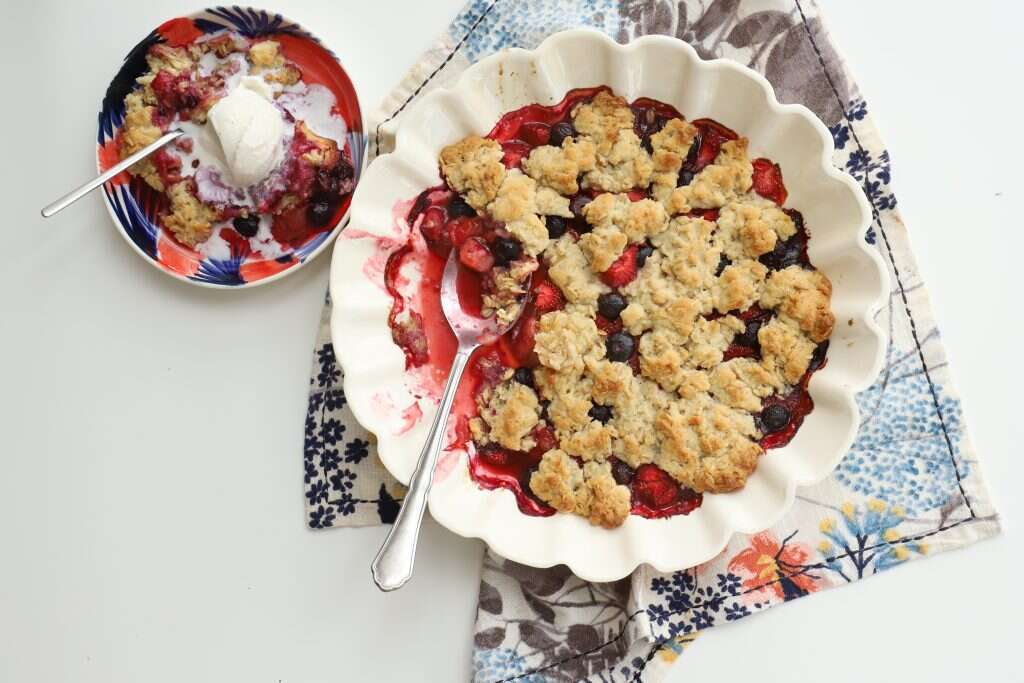 עוגת תותים מהירה והפוכה. | אפרת ליכטנשטט