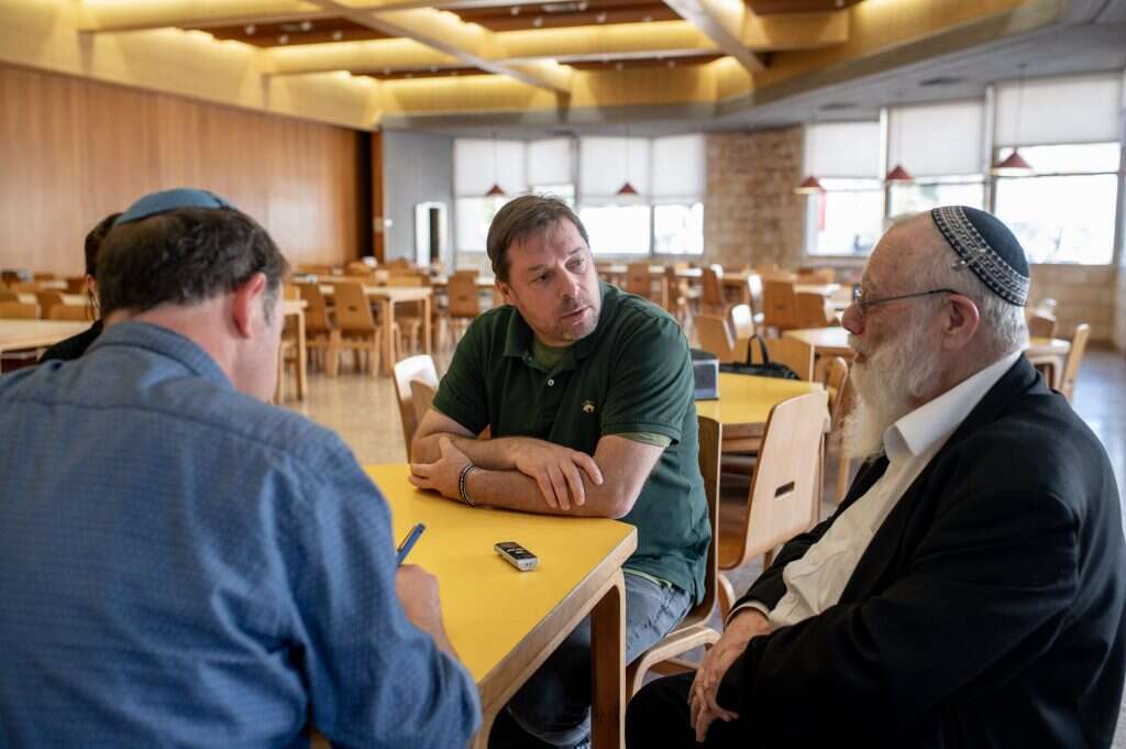 הרב איתן איזמן ואייל נווה. | נעמה גרינבאום