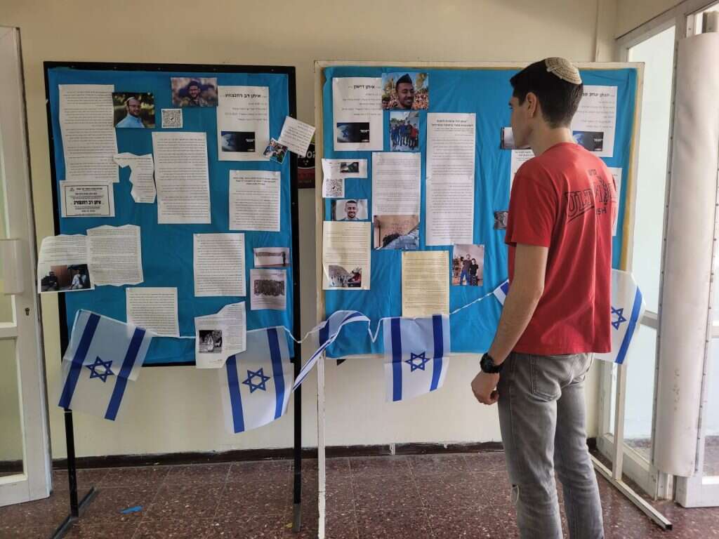 לוח הנופלים בישיבת נווה שמואל