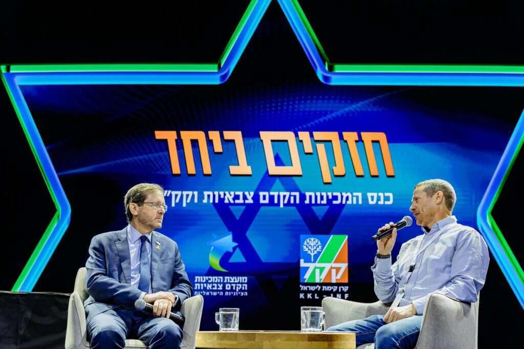 נשיא המדינה יצחק הרצוג בכנס המכינות הקדם-צבאיות וקק"ל. | חיים טוויטו