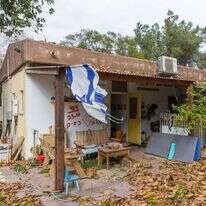 רולטה רוסית שקשה להסביר. ביתם של יוסי ואופיר בניר־עוז. | לירון מולדובן