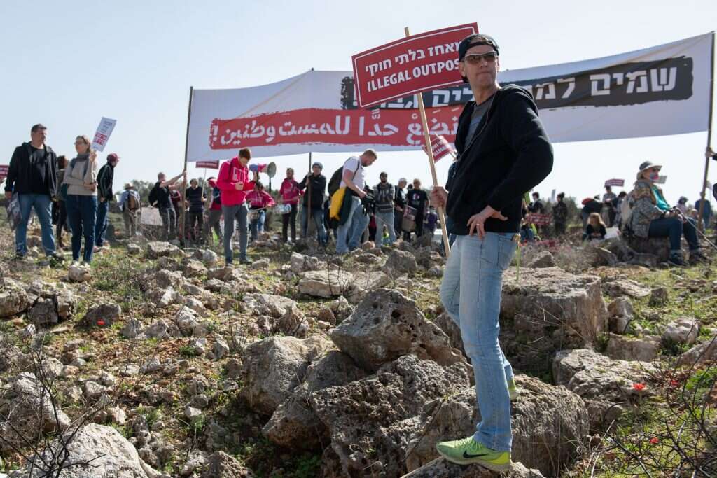 פעילי שמאל מקדמים תפיסה שהיהודים פוגעים ב"קהילות רועים". הפגנת שמאל בשומרון, 2022. | שריה דיאמנט, פלאש 90 פעילי שמאל מקדמים תפיסה שהיהודים פוגעים ב"קהילות רועים". הפגנת שמאל בשומרון, 2022. | שריה דיאמנט, פלאש 90