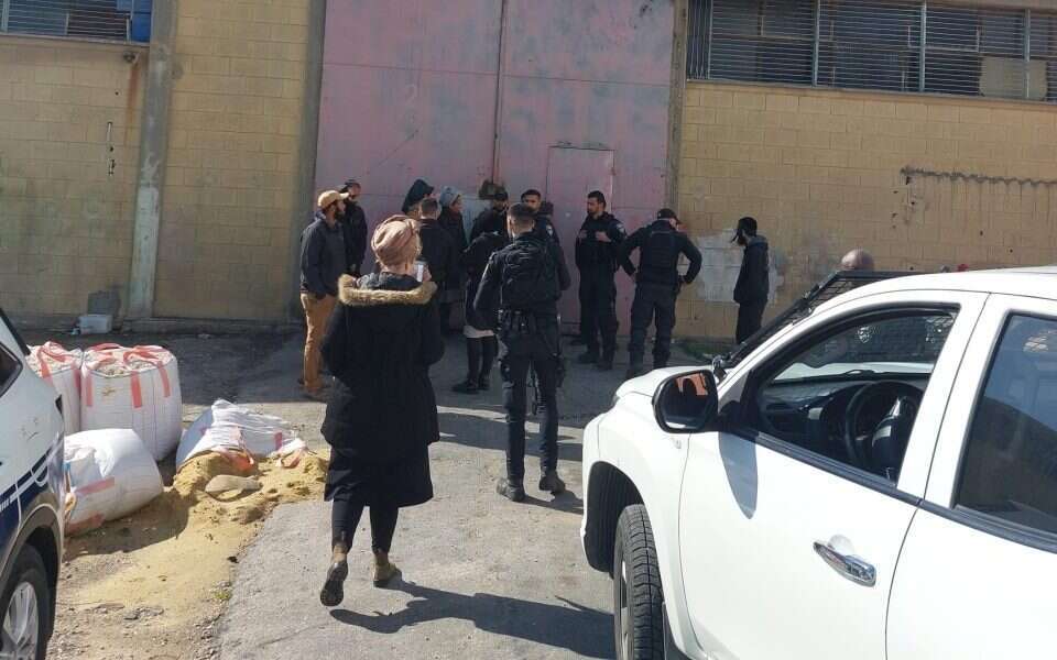 תושבי קריית ארבע שחסמו את כניסת הפועלים הפלסטיניים, היום