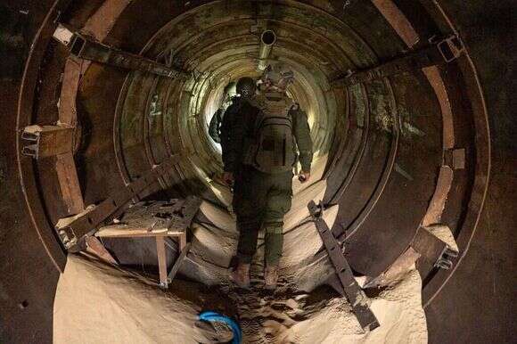 חיילי צה"ל באחת ממנהרות חמאס. | AFP