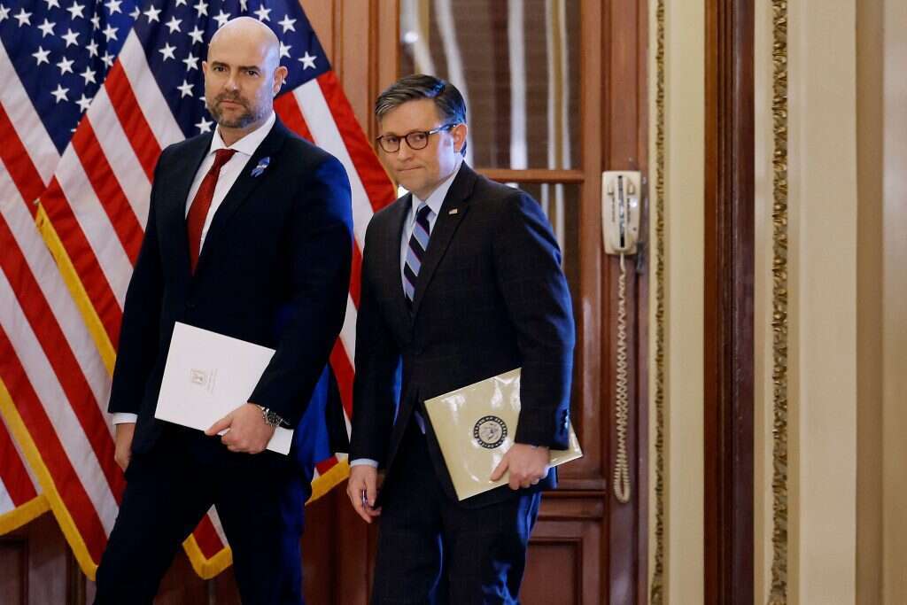 יו"ר בית הנבחרים מייק ג'ונסון עם יו"ר הכנסת אמיר אוחנה בקונגרס, השבוע. | EPA