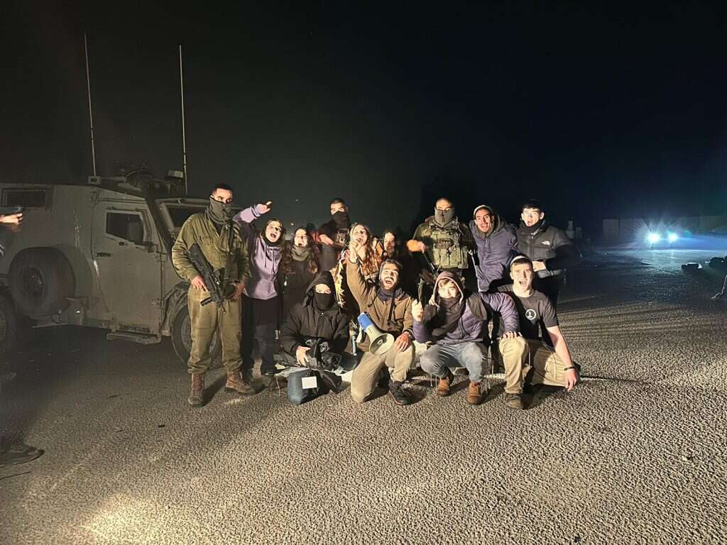 פעילים חוסמים את מעבר כרם שלום, אמש