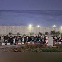 המאהל על הכביש במעבר כרם שלום