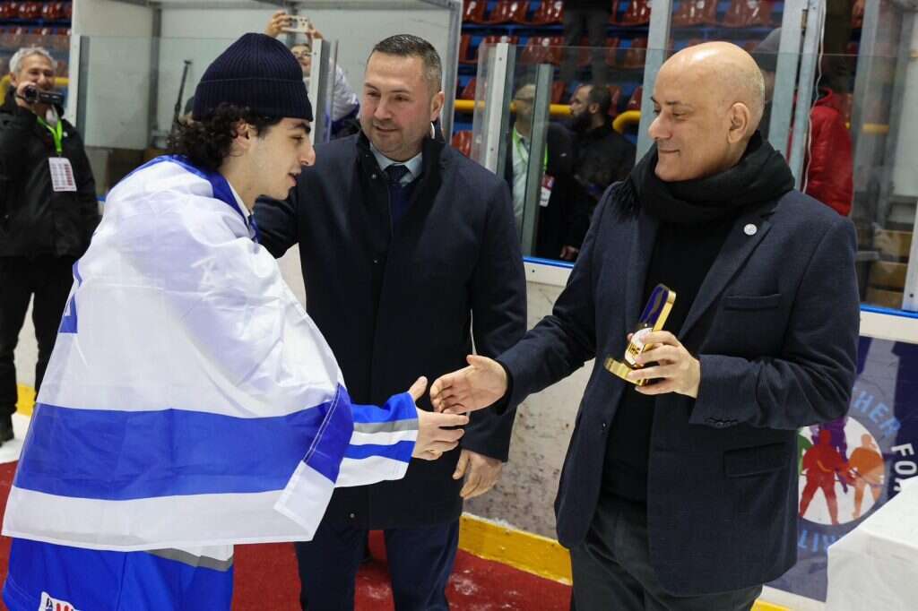 בדרך למשהו טוב. לוין ברגע הזכייה. | באדיבות איגוד ההוקי ומייק לוין