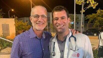 יחיאל לייטר עם בנו משה | באדיבות המשפחה