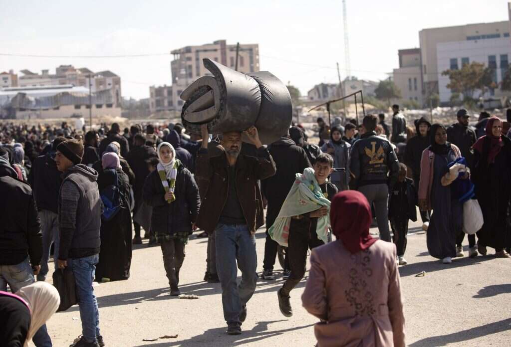 פליטים שעברו מחאן יונס לרפיח. | EPA