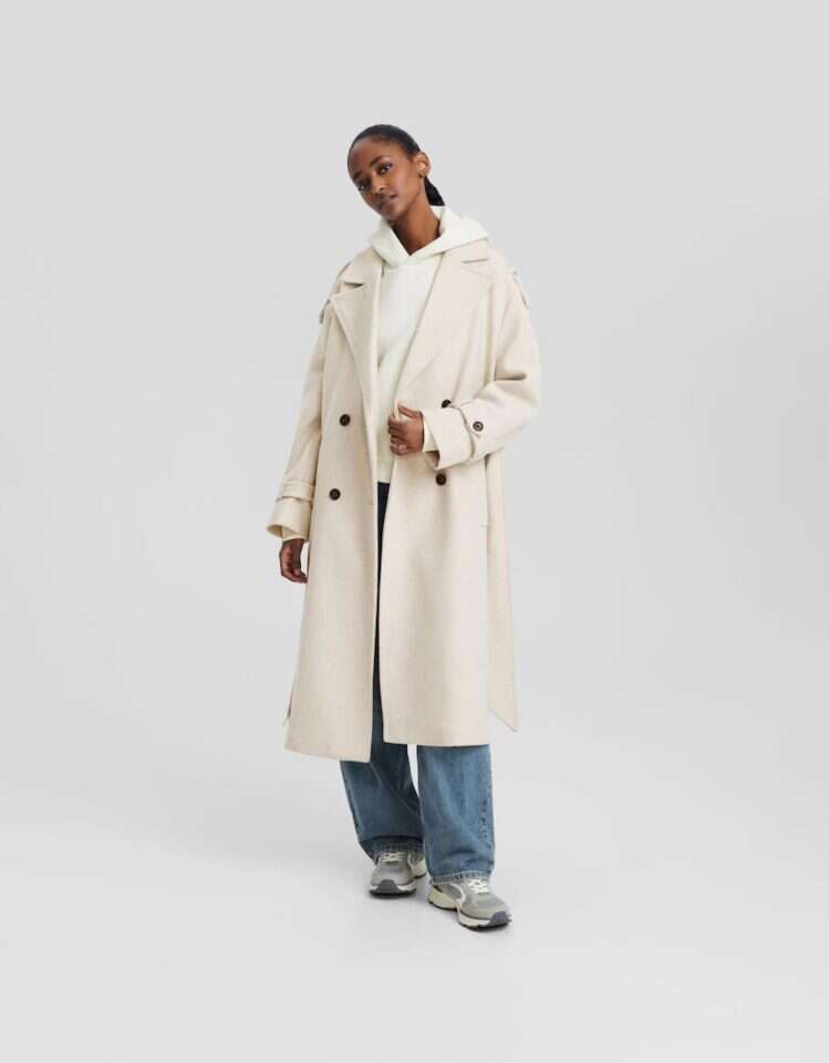 מעיל טרנץ' מבית ברשקה. | יח"צ חו"ל