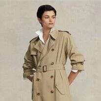 POLO RALPH LAUREN מעיל טרנץ'. ניתן להשיג בפקטורי 54. | יח"צ