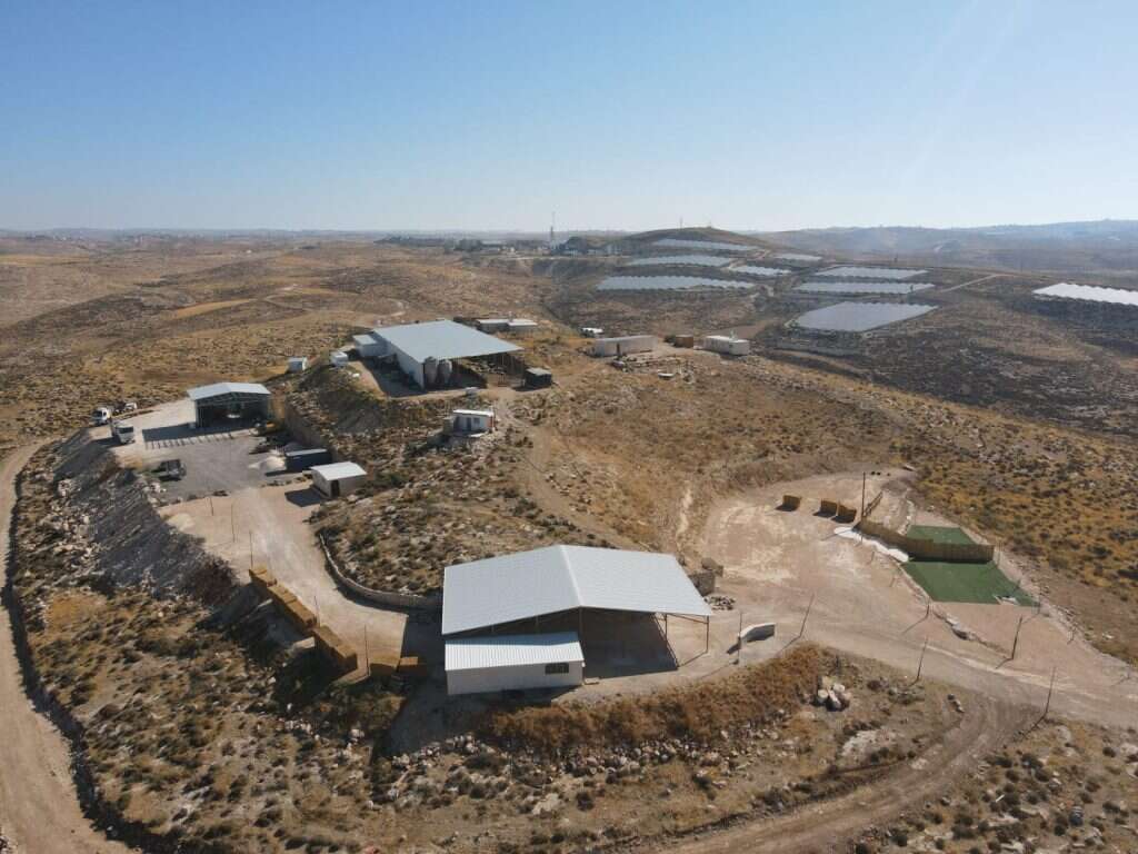 חוות מיתרים של ינון לוי ומשפחתו. | באדיבות חוות מיתרים