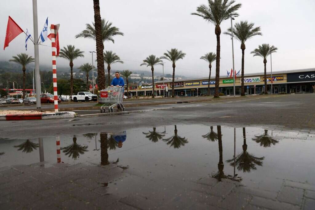 התושבים מפונים כבר ארבעה חודשים. קריית־שמונה, לפני כחודש. | איי.אף.פי