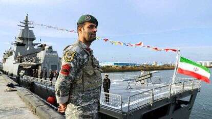 השקת ספינת מלחמה איראנית. | איי,אף,פי