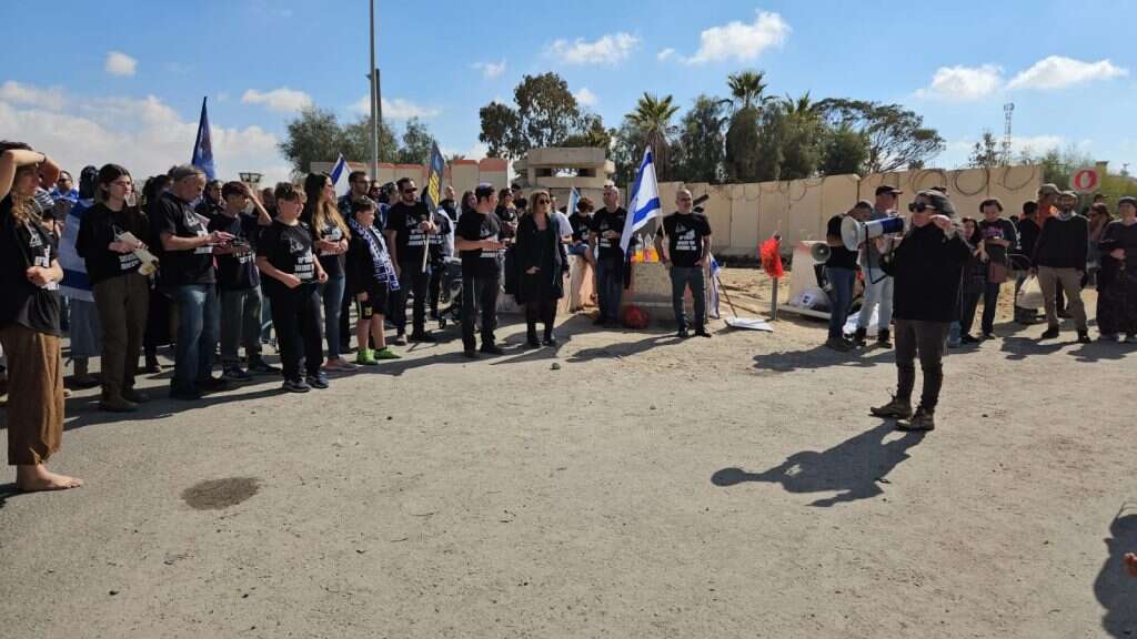 חוסמים את משאיות הסיוע. | צו 9