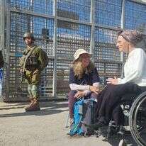 חוסמים את משאיות הסיוע. | צו 9