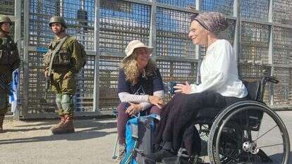 חוסמים את משאיות הסיוע. | צו 9