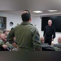 גלנט עם לוחמי הימ"מ לאחר מבצע שחרור החטופים. | אריאל חרמוני, משרד הביטחון