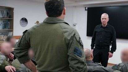 גלנט עם לוחמי הימ"מ לאחר מבצע שחרור החטופים. | אריאל חרמוני, משרד הביטחון