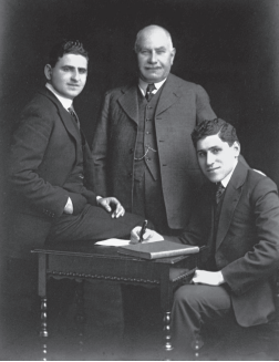 אלי כדורי ובניו הוראס ולורנס (משמאל). | Hong Kong heritage projec אלי כדורי ובניו הוראס ולורנס (משמאל). | Hong Kong heritage projec