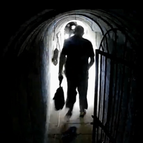 יחיא סינוואר ומשפחתו נסים מפני כוחות צה"ל בתוך המנהרות ברצועה. | דובר צה"ל