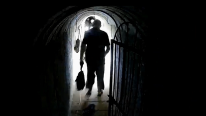 יחיא סינוואר ומשפחתו נסים מפני כוחות צה"ל בתוך המנהרות ברצועה. | דובר צה"ל