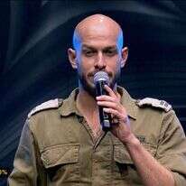 לא הייתה לו בכלל שאלה. שאולי במדים ב"הכוכב הבא". | מסך