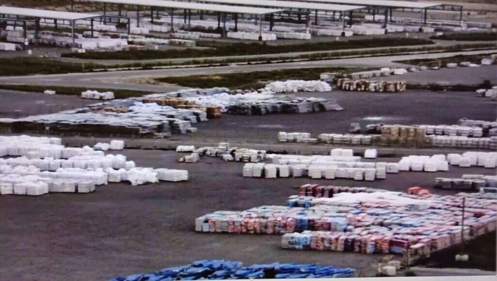 סיוע הומניטרי ממתין בצד העזתי של מעבר כרם שלום, כפי שנצפה במצלמות אבטחה