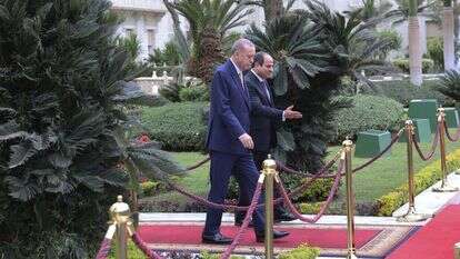 נשיא טורקיה ארדואן עם נשיא מצרים א־סיסי, בארמון בקהיר | איי.פי