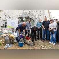 הנחת אבן פינה לרפת החדשה בקיבוץ כיסופים, . עומדת במרכז: דורית הייניק. | לירון מולדובן