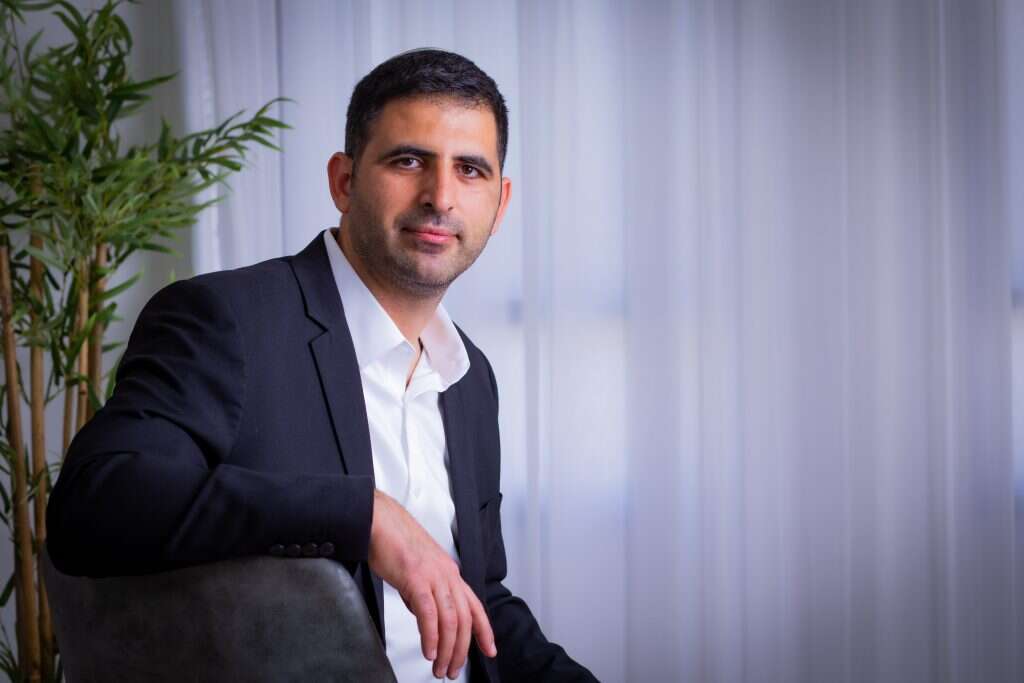 לא יצליח לקצץ, בטח לא לסגור. שר התקשורת, שלמה קרעי. | אריק סולטן