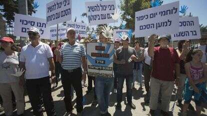 הפגנת פעילי שמאל למען הסכם שלום. | יונתן זינדל, פלאש 90