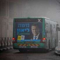 כרזת בחירות על אוטובוס בירושלים. | חיים גולדברג, פלאש 90